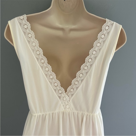 Vintage Long Ivory Slip Square Neckline Lace Detail Size Small - Picture 10 of 13